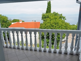 Njivice, enosobno stanovanje z odprtim pogledom na morje, PRODAJA!