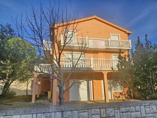 Krk, okolica, prodajamo apartmajsko hišo s 3 stanovanjskimi enotami!