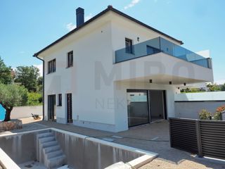 Malinska, nova hiša dvojček z bazenom in pogledom na morje, PRODAJA!
