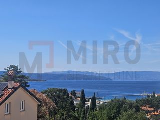 Malinska, opremljen apartma 73m2, v 2. nadstropju s pogledom na morje