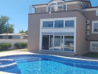 Valdebek, Pula, 350m2