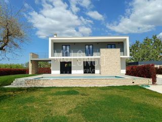 ISTRIJA, POREČ Moderna vila 4 km od morja.