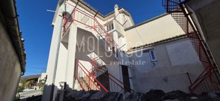 ADRANOVO, hiša s petimi apartmaji, 450 m od morja