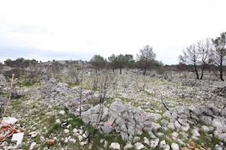 Vodice, kmetijsko zemljišče z možnostjo gradnje