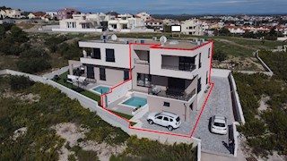 Vodice, lepa hiša dvojček z bazenom