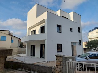 Srima, dvojček v bližini plaže-S2