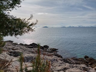 Jezera, prva vrsta do morja