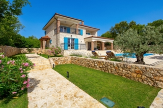OTOK KRK, KRAS - Avtentična kamnita vila z bazenom in igriščem za balinanje v osrčju otoka Krka