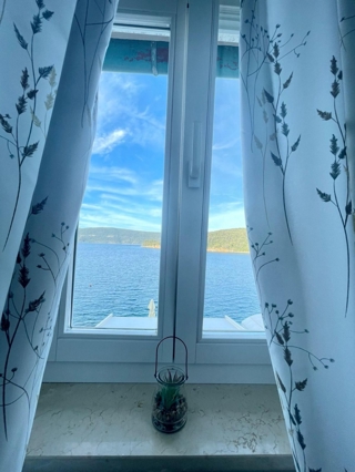 OTOK CRES, VALUN - Apartma prva vrsta do morja!