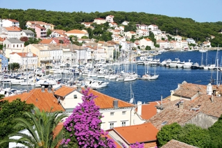 MALI LOŠINJ - stara vila s 6 apartmaji 100 metrov od morja
