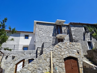 KRK – avtentična kamnita vrstna hiša z 2 apartmajema