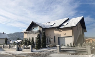 RAVNA GORA – Hiša z wellnessom, stanovanjem in dvoriščem za mirno življenje