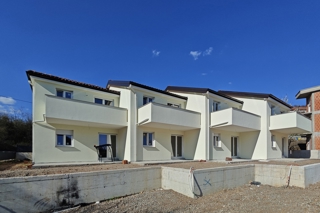 RIJEKA, ŠKURINJE - Končna hiša v vrsti s tremi spalnicami