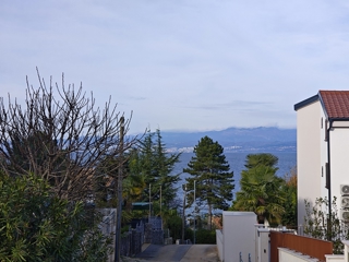 Otok Krk, Malinska - Dvojček hiše z bazenom 160 metrov od morja