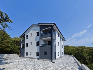 Otok Krk, okolica Dobrinja - Apartma v novogradnji z bazenom in pogledom na morje