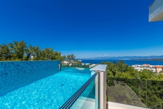 OTOK KRK, MALINSKA - Luksuzni penthouse z bazenom in panoramskim pogledom na morje
