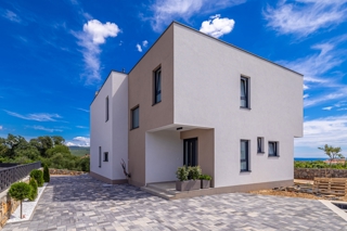 OTOK KRK, okolica mesta Krk - Luksuzna vila s panoramskim pogledom na morje