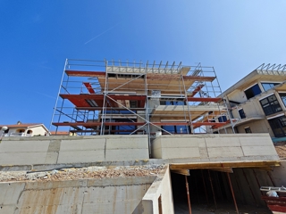 NJIVICE, KRK – Luksuzni dupleks apartma z zasebnim bazenom in pogledom na morje