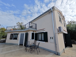 OTOK KRK, DOBRINJ - Samostojna hiša s pogledom na morje