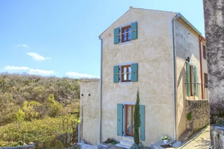 OTOK KRK, DOBRINJ - Avtohtona hiša z jacuzzijem