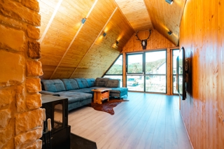 MRKOPALJ - Samostojna hiša z vrtom