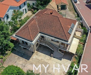 Hiša z več apartmaji v Vrboski