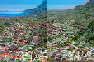 Gradbeno zemljišče z idejno zasnovo v Vrisniku