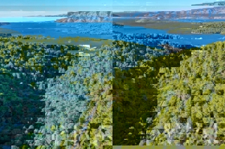 Kmetijska zemljišča v bližini trajektnega pristanišča