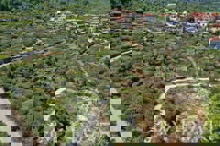 Zazidljivo zemljišče na vhodu v Vrisnik