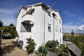 Vodice - Hiša s 5 apartmaji, pogled na morje