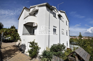 Vodice - Hiša s 5 apartmaji, pogled na morje