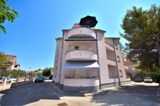 Vodice - Opremljeno udobno stanovanje 250 m od plaže