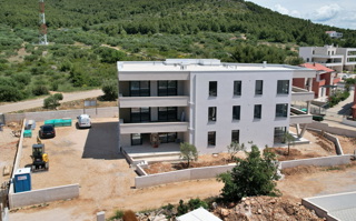Tribunj - *NOVOGRADNJA* S1 stanovanje z vrtom 400 m od plaže