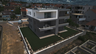 Vodice - Stanovanje S5 v drugem nadstropju s pogledom na morje, 300 m od plaže