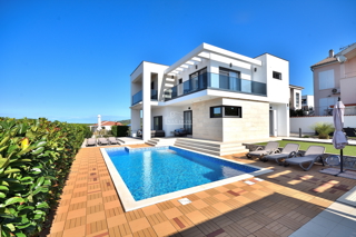 Vodice - vila z razgledom na morje