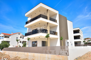 Vodice - Luksuzno stanovanje S3 s panoramskim pogledom na morje, 300 m od plaže