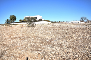 Vodice - gradbeno zemljišče 650m2, 900 m od plaže