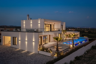 Vodice - moderna vila s bazenom, pogled na more