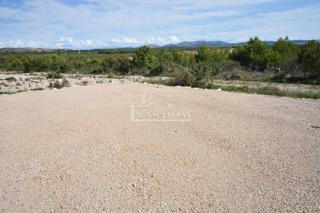 Vodice - zemljišče s gradbenim dovoljenjem, 1100 m od plaže