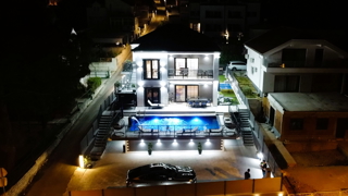 Brodarica - Vila s bazenom, 70 m od morja