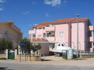 Srima - enoprostanovanjsko stanovanje v drugem nadstropju, 250 m od plaže