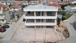 Vodice - Luksuzno stanovanje S2 z vrtom, le 50 m od plaže