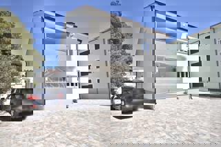 Vodice - novogradnja dvostambena kuća, 700 m od plaže