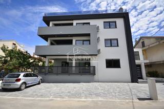 Vodice - Penthouse s krovno teraso