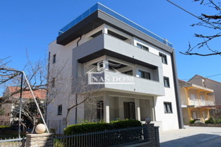 Vodice - Penthouse s krovno teraso