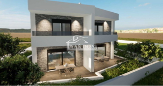 Vodice - **NOVOGRADNJA** S1 hiša na mirni lokaciji, 600 m od plaže