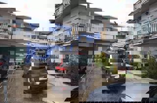 Vodice - Renovirana hiša v centru Vodic s 4 apartmaji