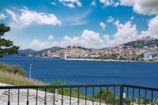 Šibenik, Mandalina - dvojna hiša s pogledom na morje