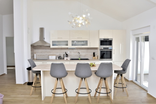 Luksuzni opremljeni penthouse s panoramskim pogledom na morje – Srima, Vodice