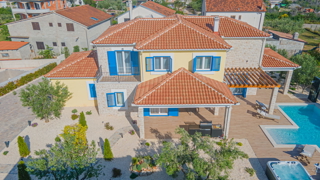 Čudovita kamnita vila v Zatonu pri Šibeniku